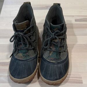 Sorel Green and Brown Lace-Up Boots